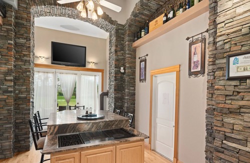 Evans House | Lake Roosevelt Suites - The Southwest Room