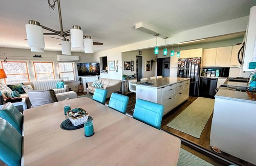 McLean County Cabin | Lake Sakakawea Lakefront ; Luxury Spacious 4-Bedroom Cabin