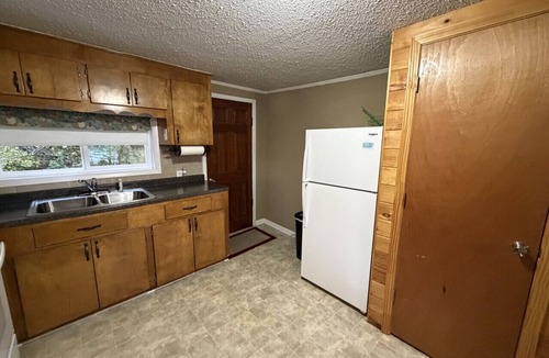 Guild House | LAKE SIDE COTTAGE · NO SUNDAY CHECK INS Lakeside Cottage