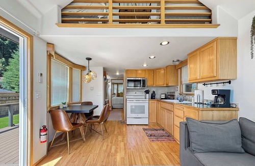 Port Angeles House | Lake Sutherland Tiny Home with Loft, Deck