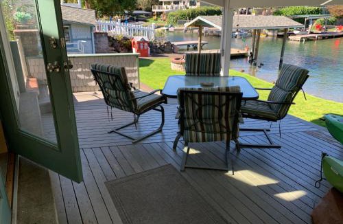 Bonney Lake House | Lake Tapps Bungalow