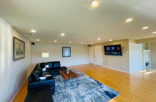 Bonney Lake House | Lake Tapps Dock House on the Bankers Island