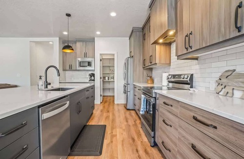 McCall House | Lake Town Vacation Retreat - Hot Tub!