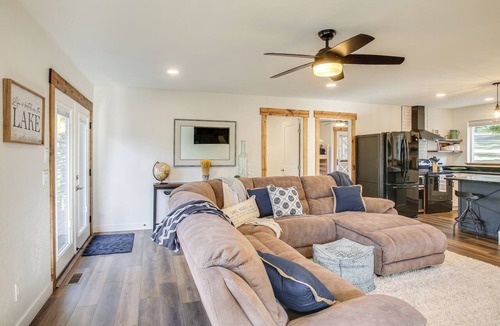 Hayden Lake Apartment | Lake-View Apt w/Furnished Deck in Hayden!