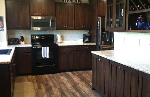 Coolin House | Lake View Couples Get-Away — Year Round Fun!
