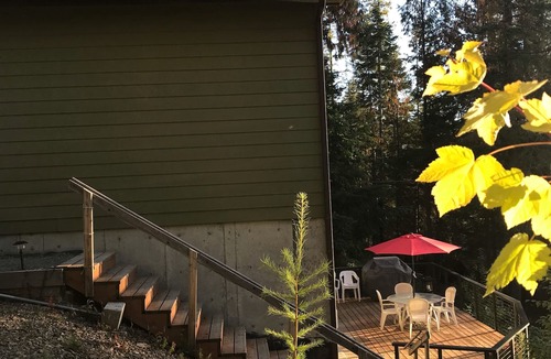 Coolin House | Lake View Couples Get-Away — Year Round Fun!