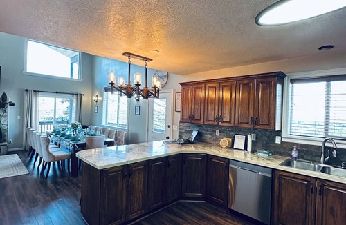 Sweetwater Cabin | Lake View Home with Ideal Beach Resort access