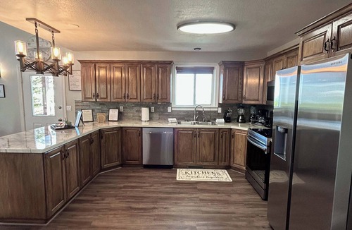 Sweetwater Cabin | Lake View Home with Ideal Beach Resort access