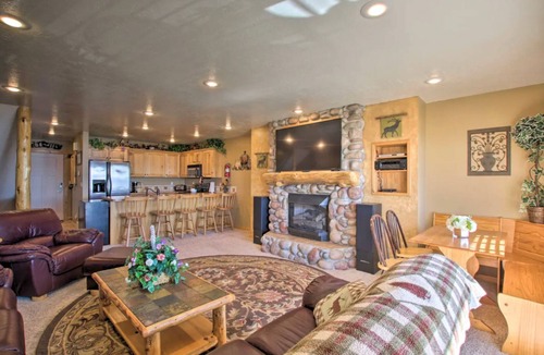 Harbor Village Condo | LAKE VIEW RETREAT CONDO/1 block Marina/Resort pool,hot tub & tennis courts