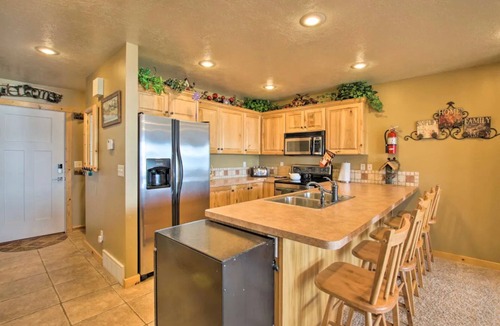 Harbor Village Condo | LAKE VIEW RETREAT CONDO/1 block Marina/Resort pool,hot tub & tennis courts