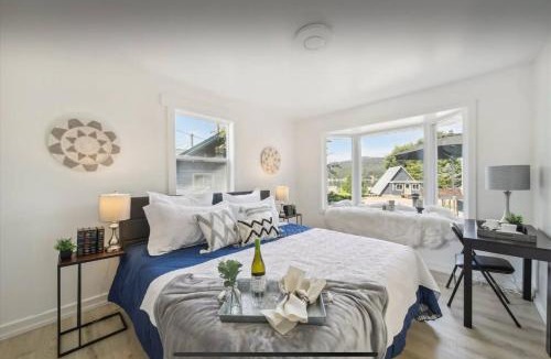 Newman Lake House | Lake views and 90' of beach access