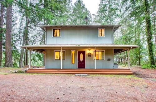 McKenna House | Lake Views w/Hot Tub+Pet Friendly