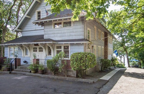 Lakewood Apartment | Lakefront 2 bedroom retreat