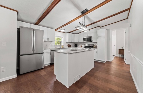 Charlevoix House | Lakefront 3-Bedroom Retreat on Susan Lake – 5 Mins in Charlevoix
