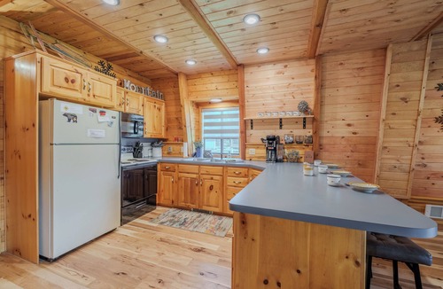 Island Park Cabin | Lakefront 4BR/4BA Cabin with Sauna, Hot Tub & Private Dock – Minutes from YNP!