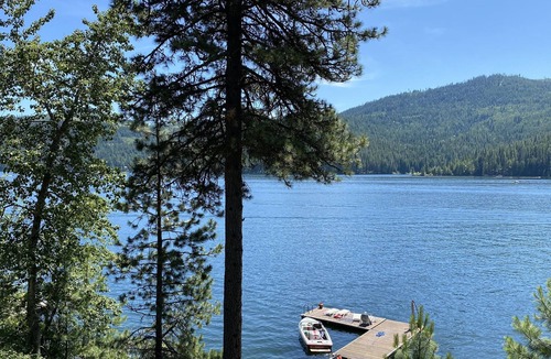 Kootenai County House | Lakefront 5 bedroom log home, decks & dock. Relax or retreat w amazing beauty