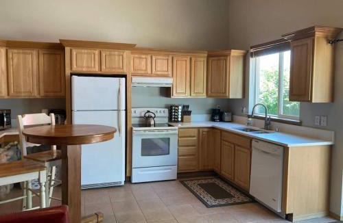 Eatonville House | Lakefront Bungalow! 35 Miles To Mt Rainier!