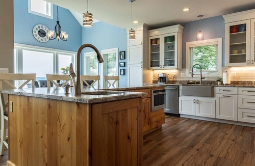 Curtis House | Lakefront Cabin, 3BR, Sleeps 8, Trail Access