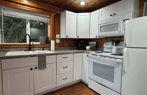 Hayden Lake House | Lakefront Cabin, Dock, Kayaks & Fire Pit