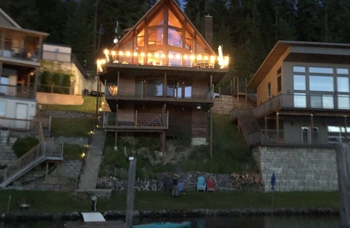 Carey Bay House | Lakefront Cabin in Carey Bay