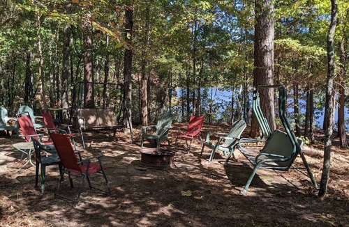 Saulsbury Cabin | Lakefront Cabin in the Forest