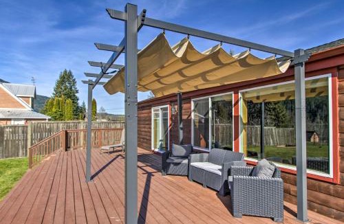 Eatonville House | Lakefront Cabin with Stunning Mountain Views and Dock!