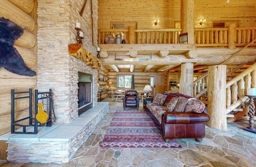 Tamarack Resort House | Lakefront Cascade Cabin Private Dock & Games