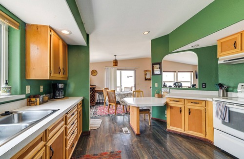 Klamath County Cottage | Lakefront Chiloquin Home w/Scenic Deck!