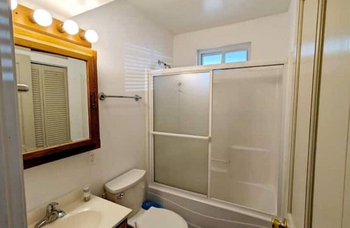 Spring Grove House | Lakefront Comfy 1BR Cabin @ The Lake-Heim by Chain-O-Lakes