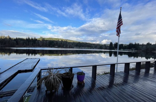 Lake McMurray Cabin | Lakefront Cottage