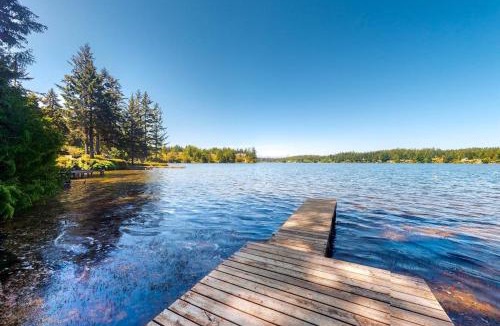 Dunes City House | Lakefront dream with private hot tub dock kayaks pedal boat & amazing views