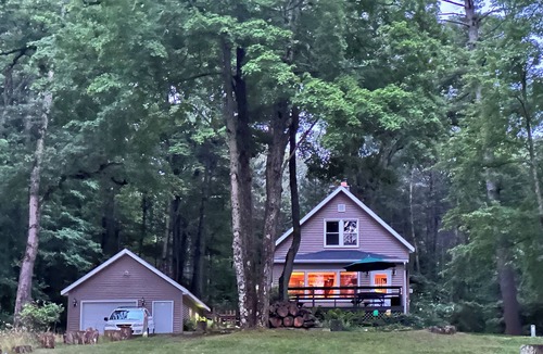 Newaygo Cottage | Lakefront Emerald Cove Cottage-3 bd, 2 ba -Sleeps 10