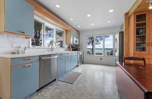 Higgins Lake House | LAKEFRONT HOME w BEACH @ HIGGINS LAKE!