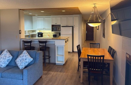 Chelan Resort | Lakefront Living at Chelan Shores – 2BR Villa with Pools & Beach Access