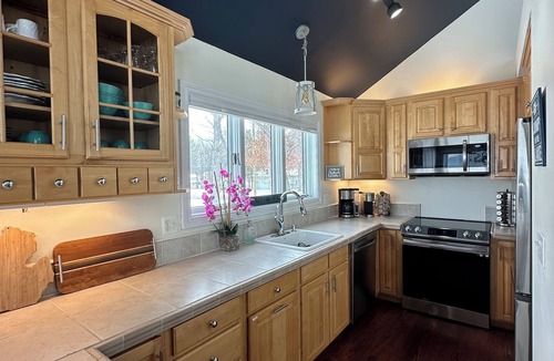 Pigeon House | Lakefront Lux Home, Min to Downtown, Scenic View