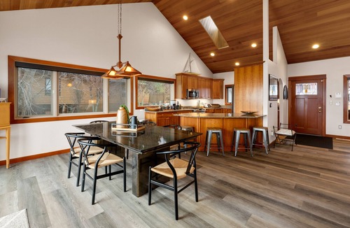 Sandpoint House | Lakefront Luxury -June Special - Private Beach & dock near Sandpoint -Sleeps 9