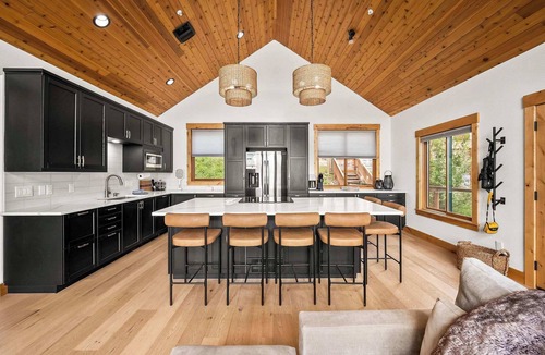Worley House | Lakefront Moonrise Trail Lodge: 4BR, Private Dock & Stunning Views