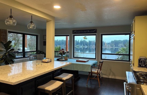 Lacey House | Lakefront Oasis, come enjoy every sunset