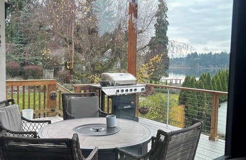 Lacey House | Lakefront Oasis, come enjoy every sunset