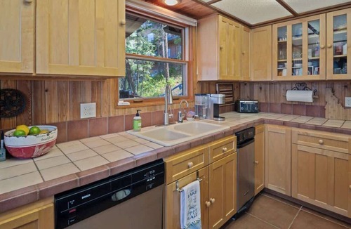 Sandpoint House | Lakefront Retreat Sleeps 16, Guest House, 2 docks