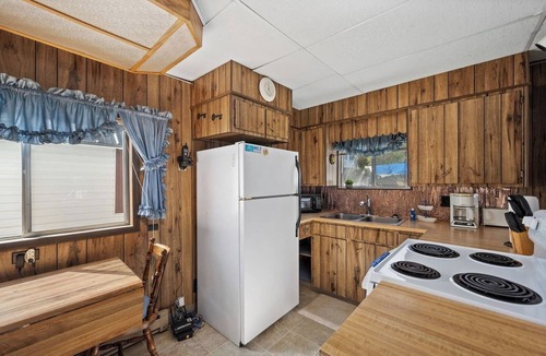 Bayview Boat Rental | Lakefront Scenic Bay Floathome