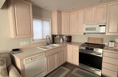 Chelan Condo | Lakefront Studio Condo~Step into the Lake at Spader Bay