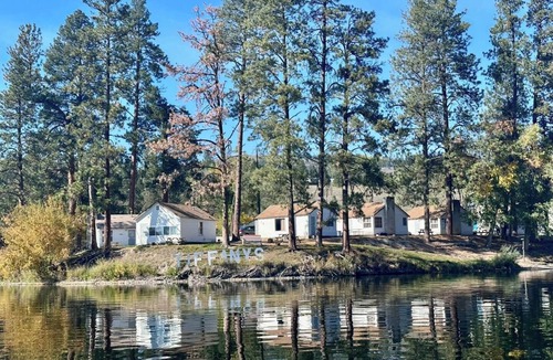 Republic Cabin | Lakefront Studio Retreat at Tiffanys Resort - Private Deck & Full Bath