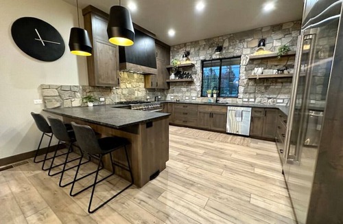 Tamarack Resort Cabin | Lakeside 7 Bedroom Cabin w/Private Boat Dock
