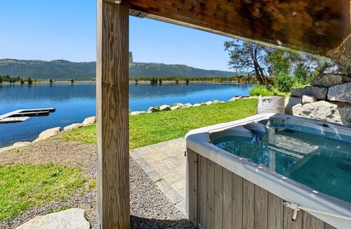 Tamarack Resort Cabin | Lakeside 7 Bedroom Cabin w/Private Boat Dock