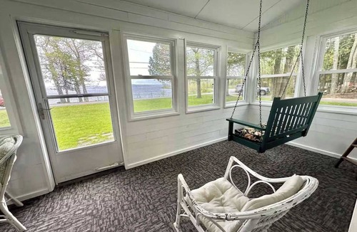 Au Train Cabin | Lakeside Cottage with sand beach & fireplace!