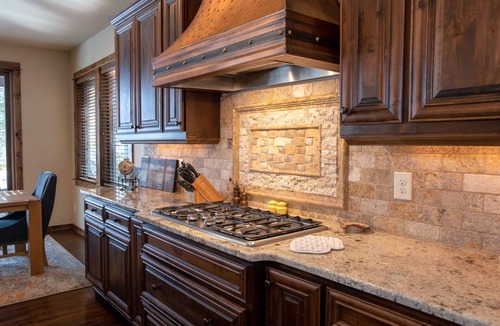 Sunriver Cabin | Lakeside Family Stay with Access to Forest House