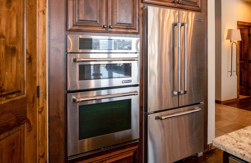Sunriver Cabin | Lakeside Family Stay with Access to Forest House