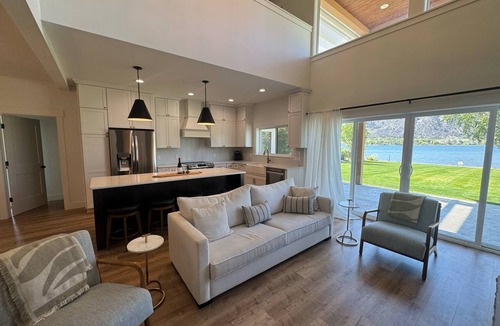 Oroville House | Lakeside Haven, Oroville