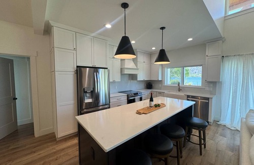 Oroville House | Lakeside Haven, Oroville